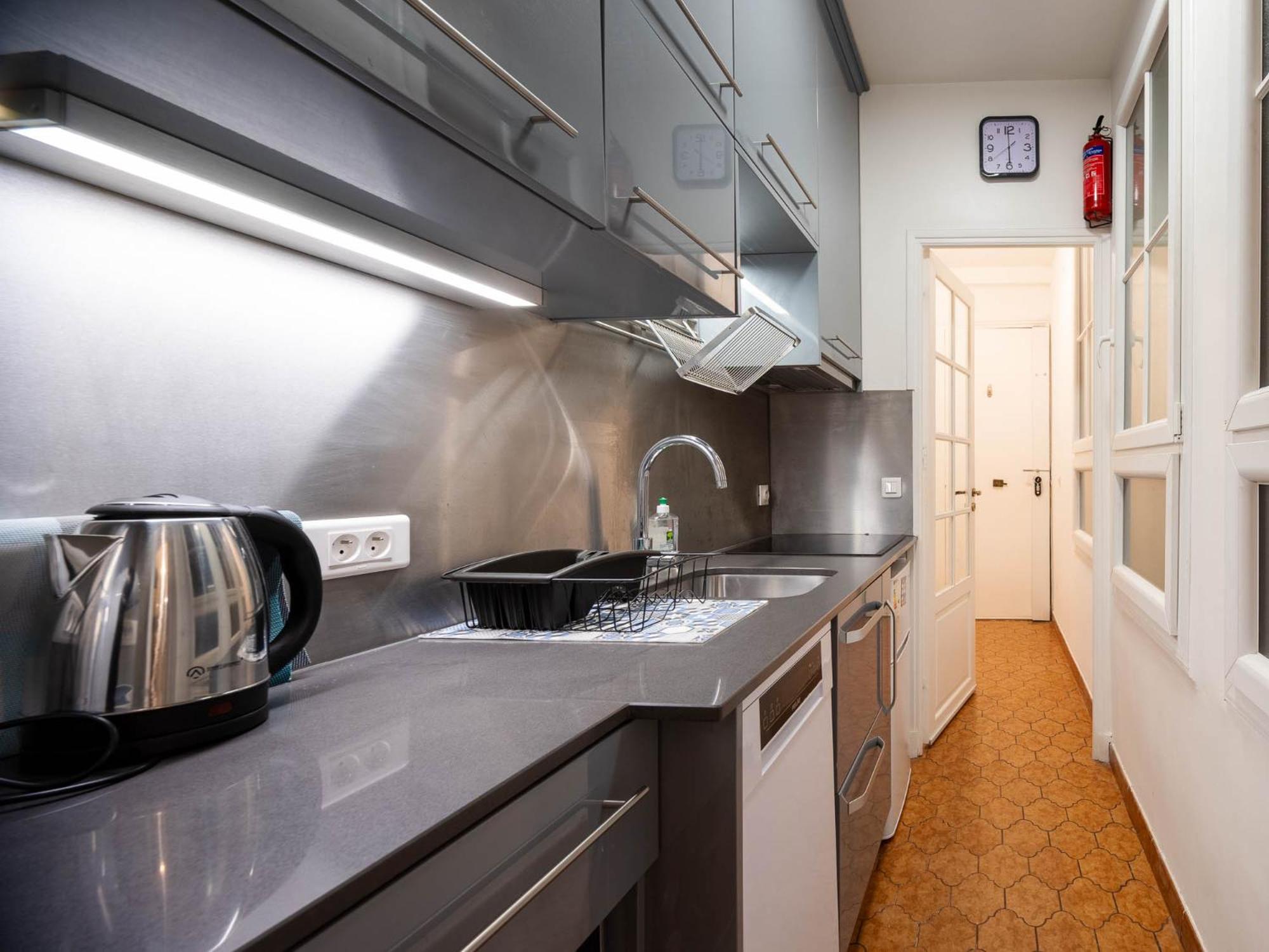 Flat 31m2 Near Pompidou Center, Marais, Les Halles, Mobility Lease Only Parijs